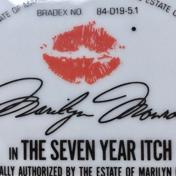 Limited Edition MARILYN MONROE “Seven Year Itch” Porcelain Collector pla… - Picture 6 of 6